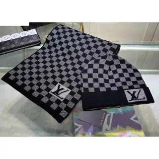 Louis Vuitton Damier Scarf & Beanie Set Black/White — seller product photo