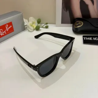 Ray-Ban Wayfarer Classic Black Sunglasses — seller product photo